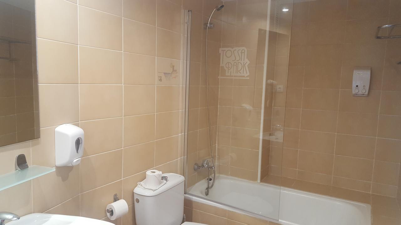 One-Bedroom Apartment with Balcony (2-4 Adults),645480375:JPEG